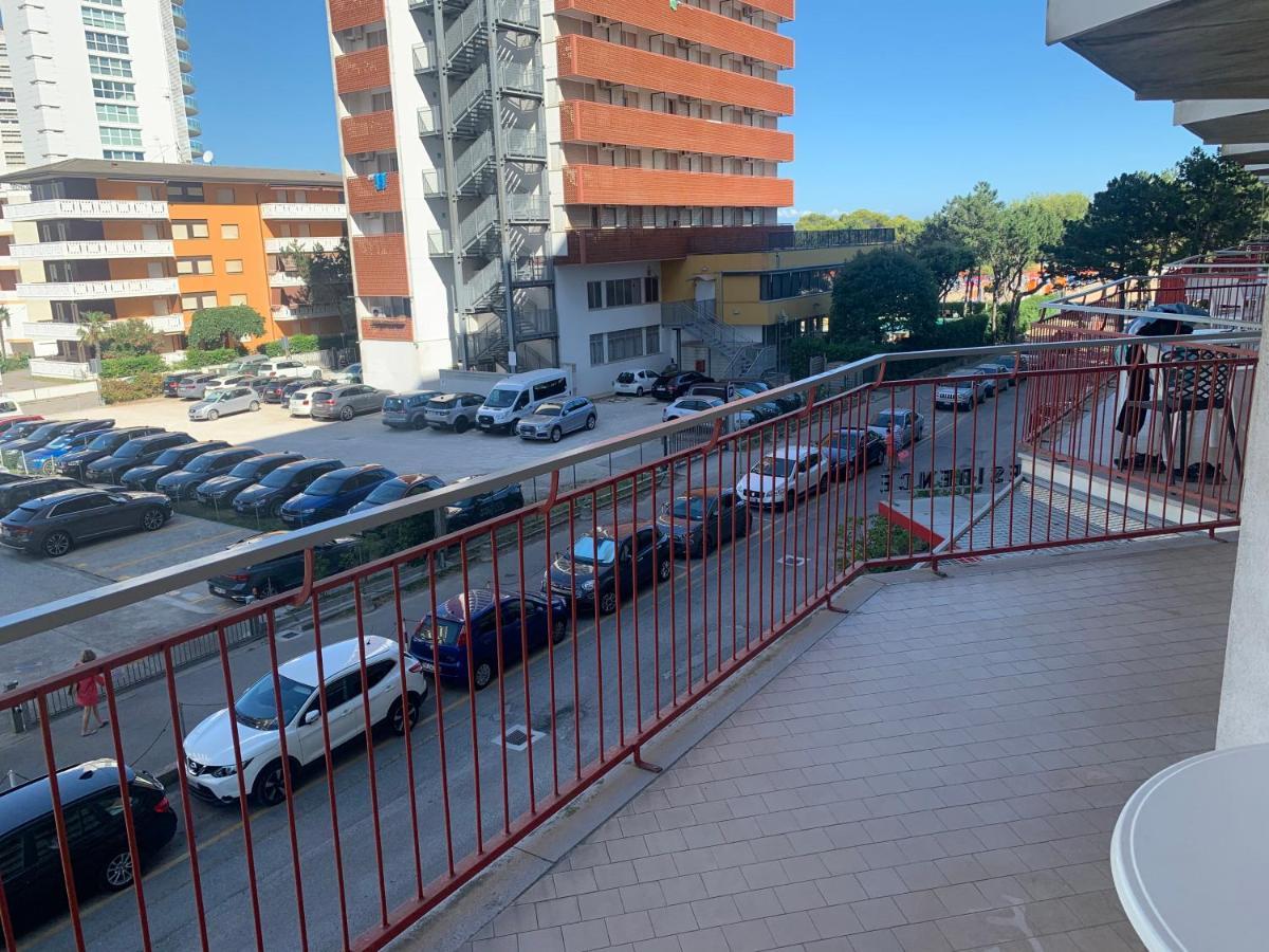 Condominio Cristallo Lignano Sabbiadoro Eksteriør bilde